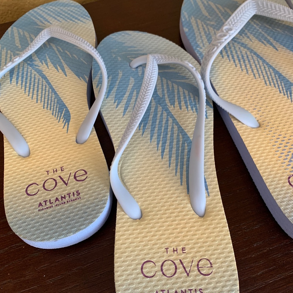 The Cove Atlantis Guest Sandals His and Hers in size Large and Small